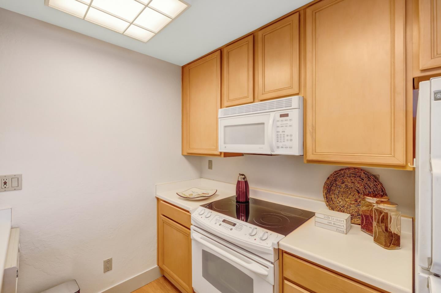 Detail Gallery Image 10 of 40 For 125 Surf Way #434,  Monterey,  CA 93940 - 2 Beds | 2 Baths