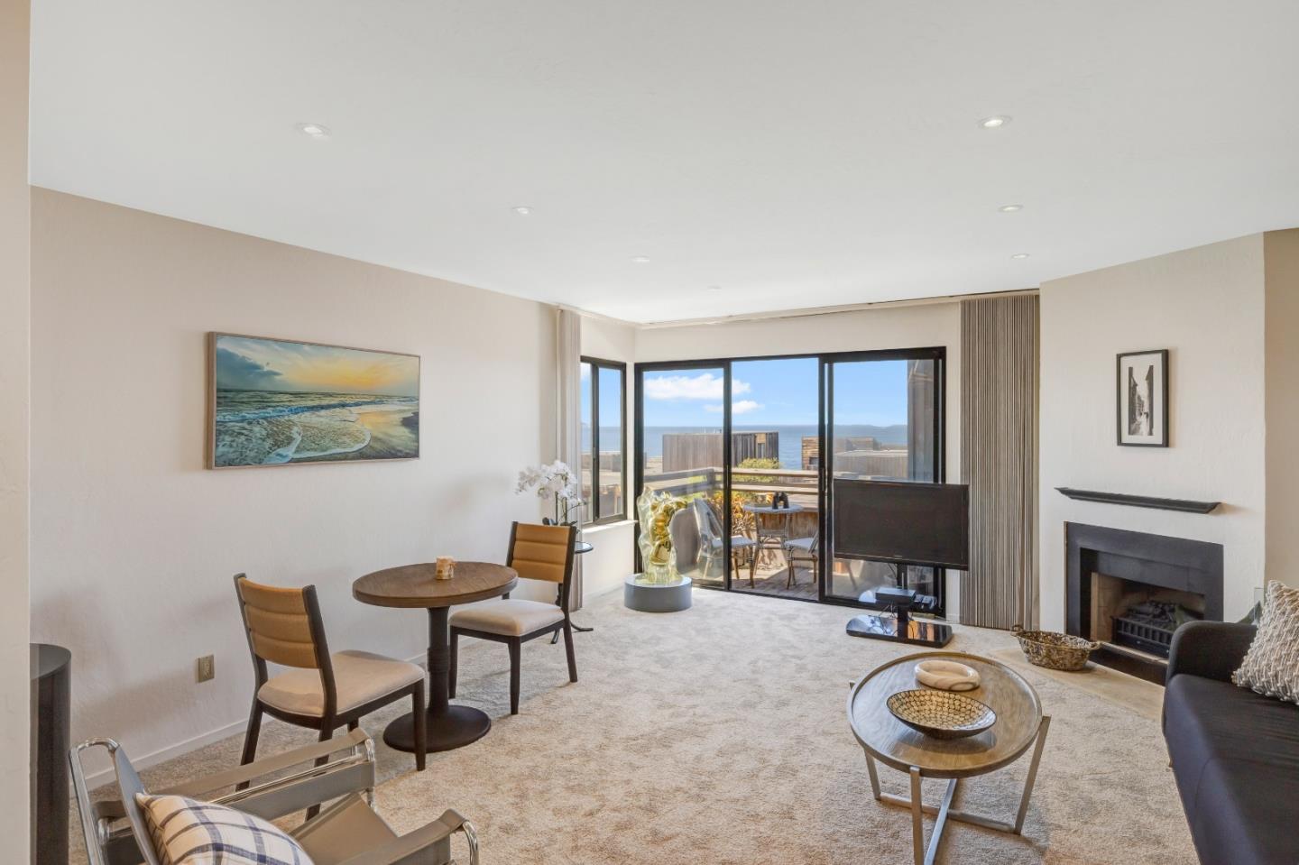 Detail Gallery Image 4 of 40 For 125 Surf Way #434,  Monterey,  CA 93940 - 2 Beds | 2 Baths