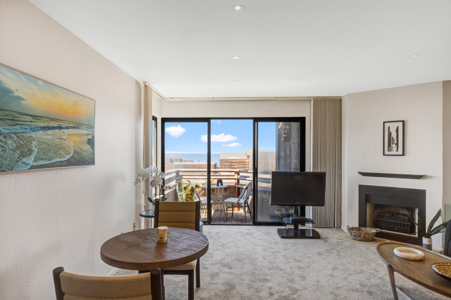 Detail Gallery Image 5 of 40 For 125 Surf Way #434,  Monterey,  CA 93940 - 2 Beds | 2 Baths