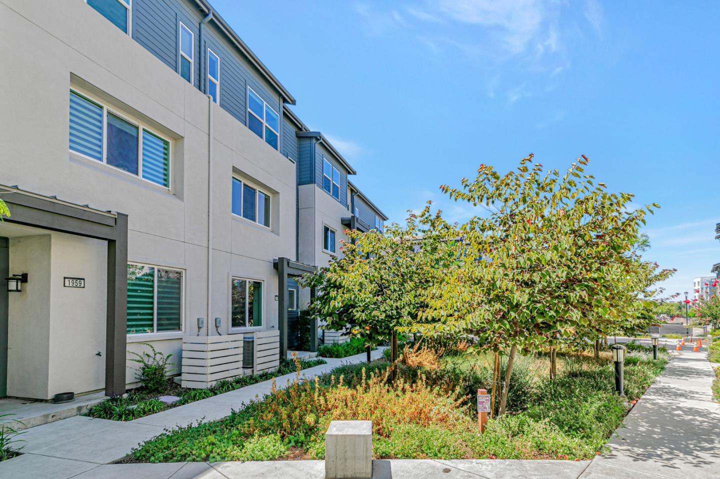 Detail Gallery Image 3 of 39 For 1961 Joshua Tree Cir, Milpitas,  CA 95035 - 3 Beds | 2/1 Baths