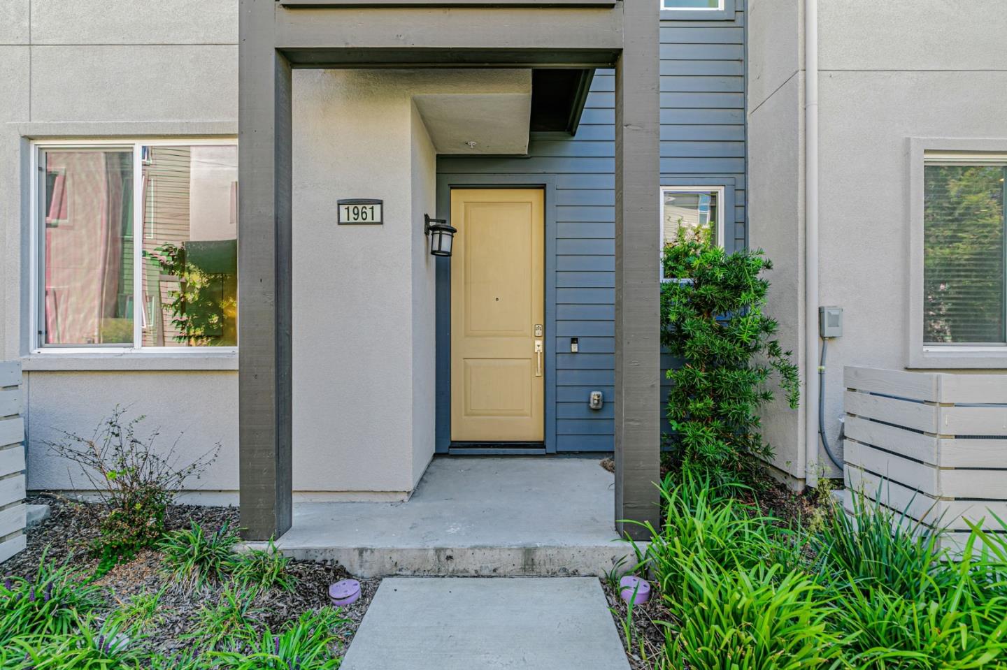 Detail Gallery Image 4 of 39 For 1961 Joshua Tree Cir, Milpitas,  CA 95035 - 3 Beds | 2/1 Baths