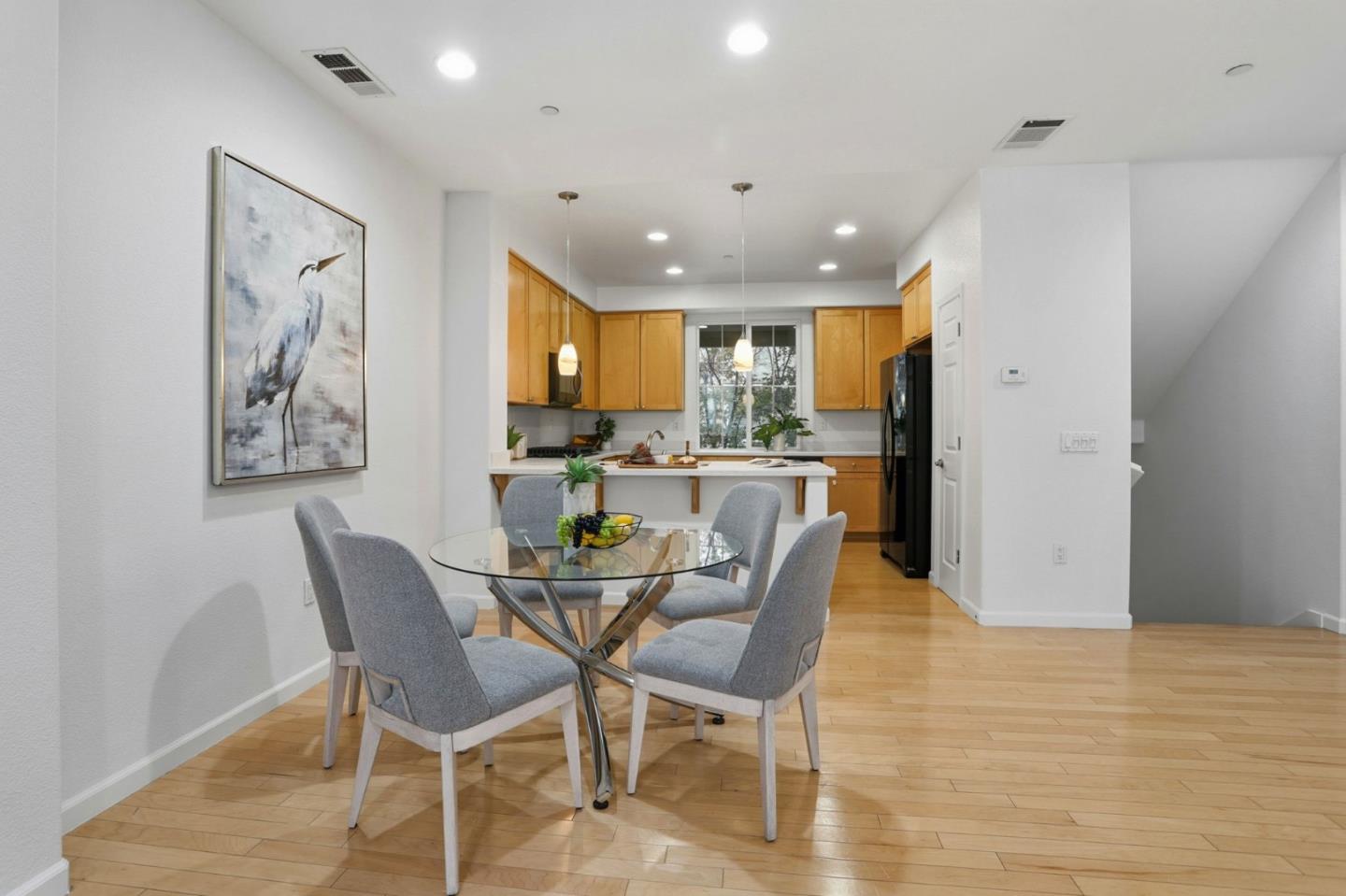 Detail Gallery Image 11 of 33 For 745 Mente Linda Loop, Milpitas,  CA 95035 - 3 Beds | 2/1 Baths