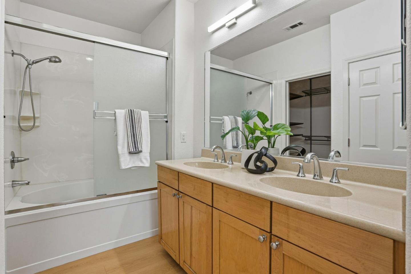 Detail Gallery Image 17 of 33 For 745 Mente Linda Loop, Milpitas,  CA 95035 - 3 Beds | 2/1 Baths