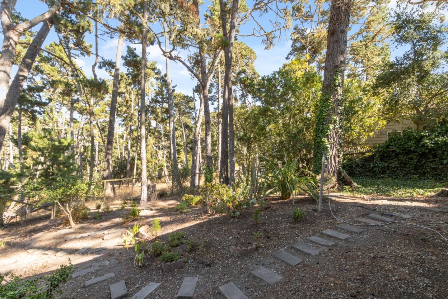 Detail Gallery Image 29 of 32 For 7 Wyndemere Vale, Monterey,  CA 93940 - 4 Beds | 3 Baths