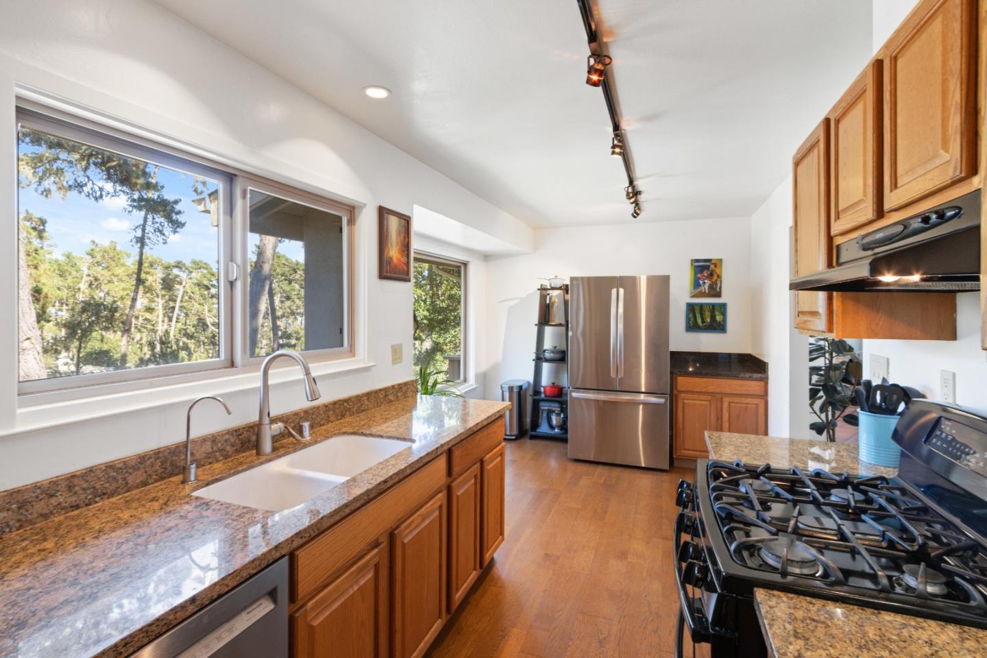 Detail Gallery Image 6 of 32 For 7 Wyndemere Vale, Monterey,  CA 93940 - 4 Beds | 3 Baths