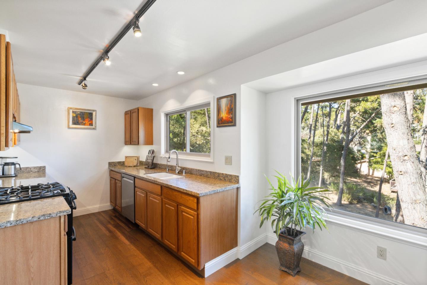 Detail Gallery Image 7 of 32 For 7 Wyndemere Vale, Monterey,  CA 93940 - 4 Beds | 3 Baths
