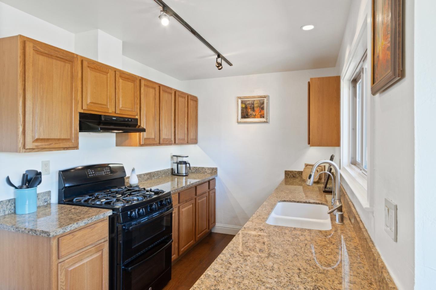 Detail Gallery Image 8 of 32 For 7 Wyndemere Vale, Monterey,  CA 93940 - 4 Beds | 3 Baths