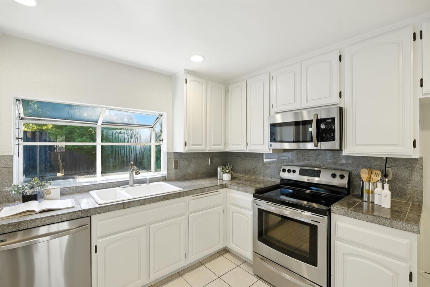 Detail Gallery Image 18 of 48 For 7270 Alder Spring Way, San Jose,  CA 95139 - 3 Beds | 2/1 Baths