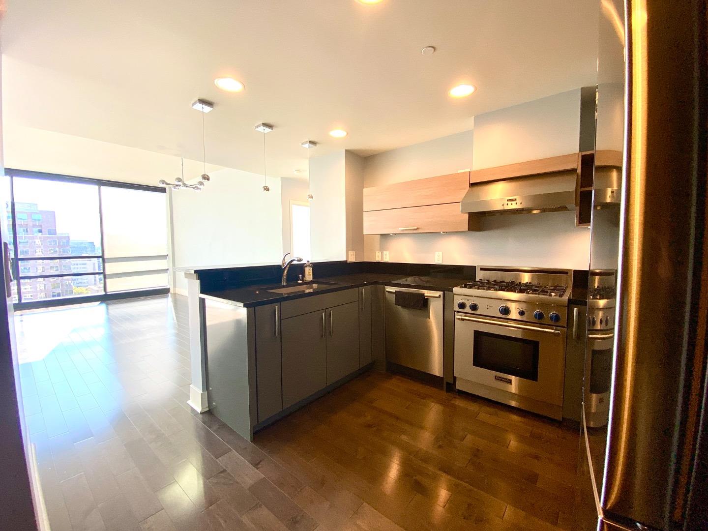 Detail Gallery Image 1 of 29 For 88 E San Fernando #2001,  San Jose,  CA 95113 - 2 Beds | 2 Baths