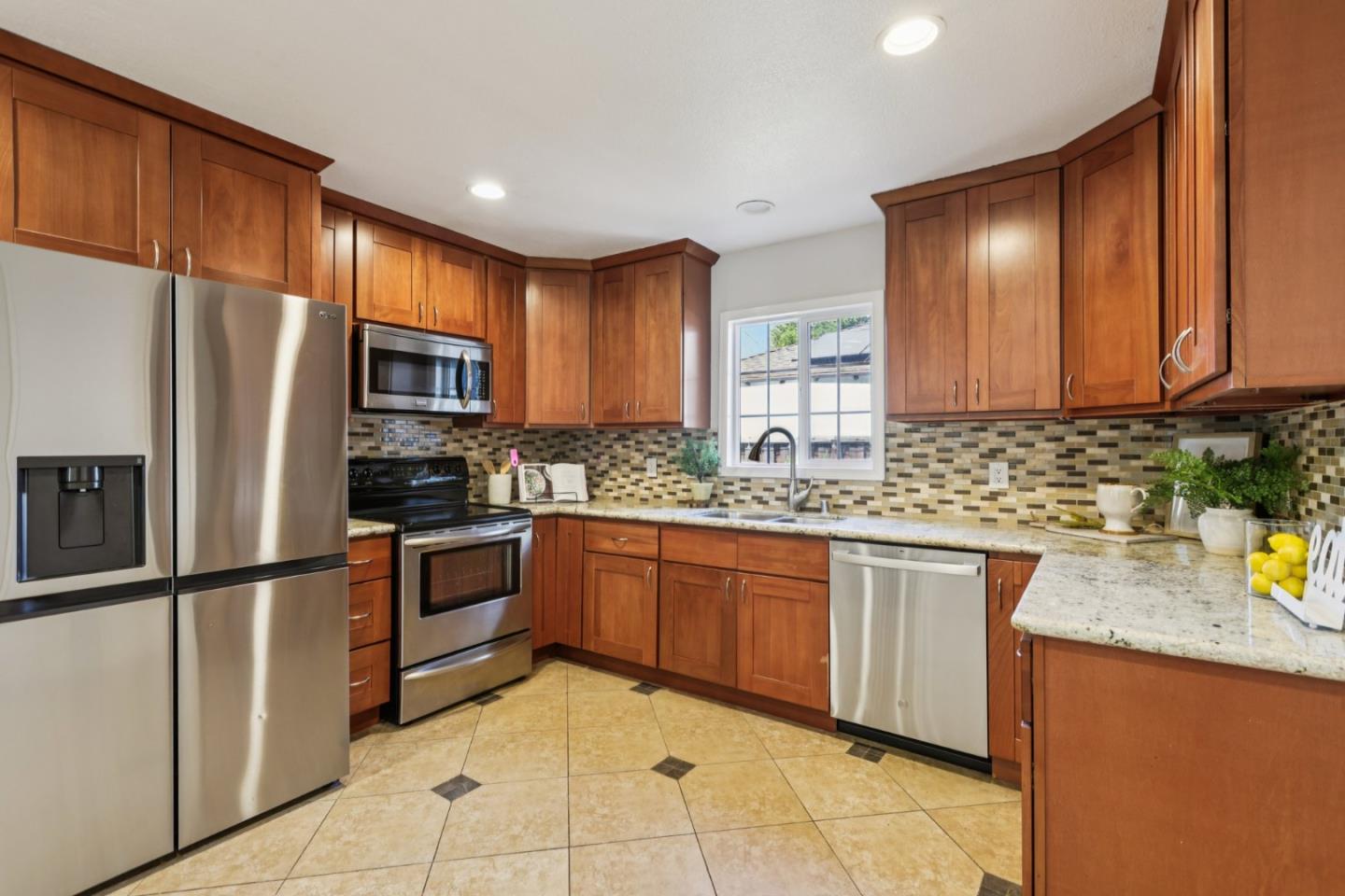 Detail Gallery Image 14 of 52 For 1413 San Juan Ave, San Jose,  CA 95110 - 5 Beds | 2 Baths