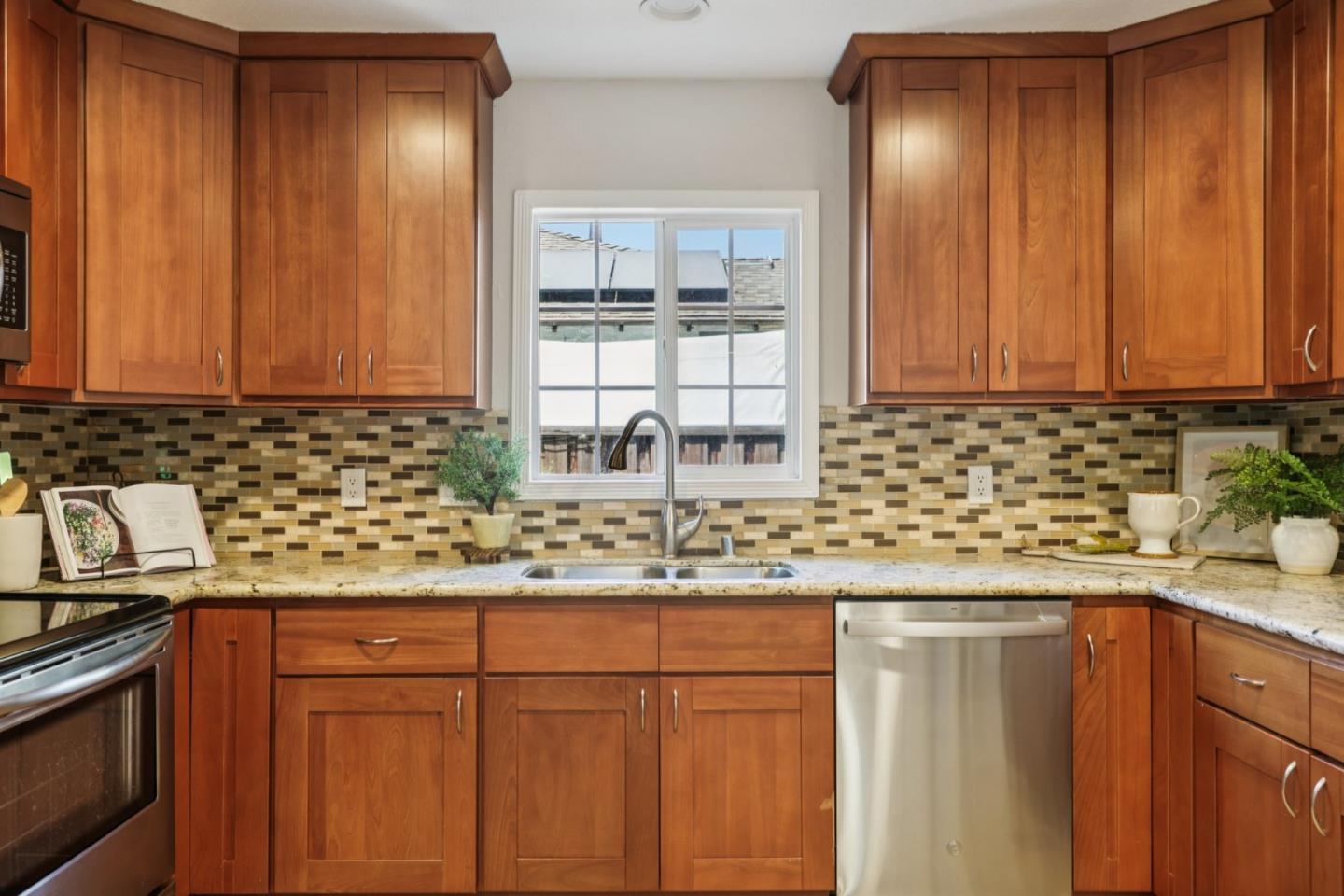 Detail Gallery Image 16 of 52 For 1413 San Juan Ave, San Jose,  CA 95110 - 5 Beds | 2 Baths
