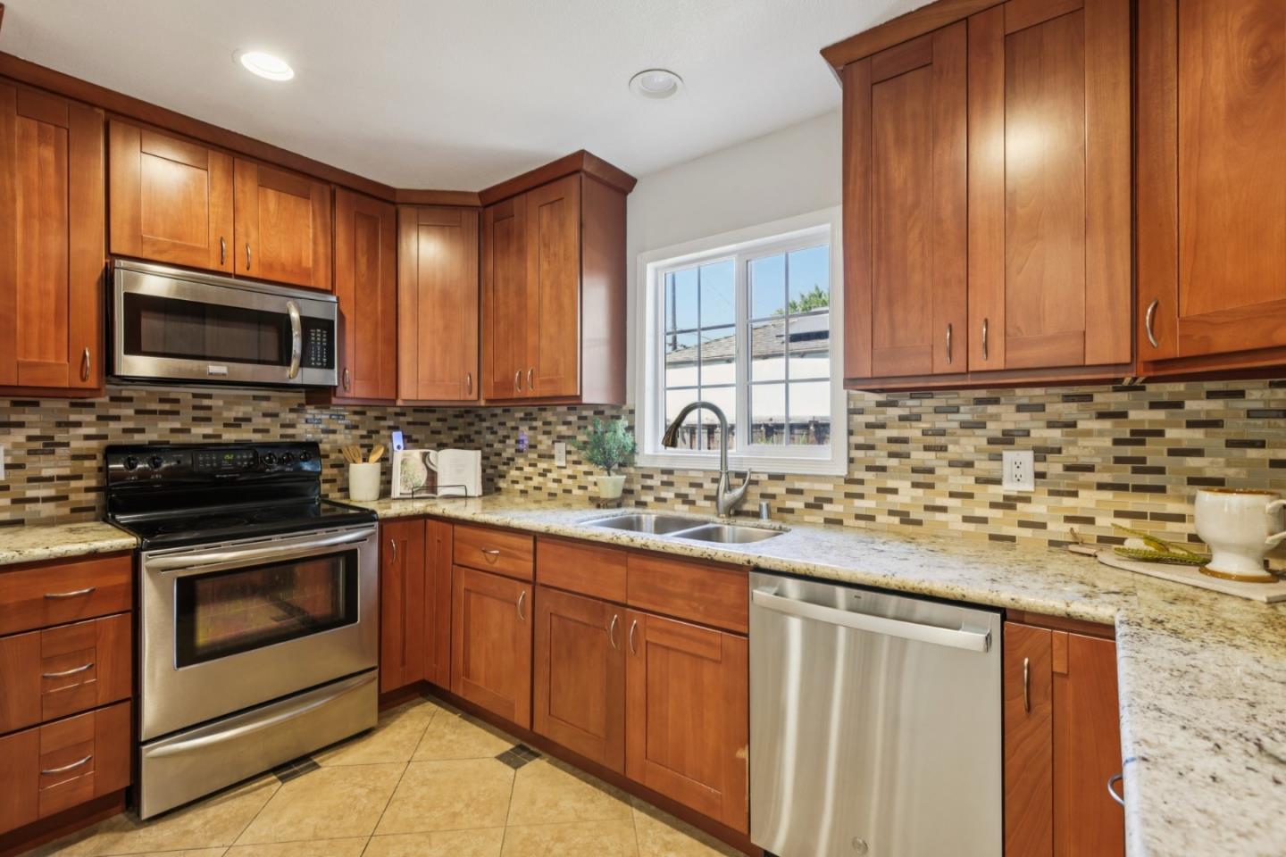 Detail Gallery Image 17 of 52 For 1413 San Juan Ave, San Jose,  CA 95110 - 5 Beds | 2 Baths