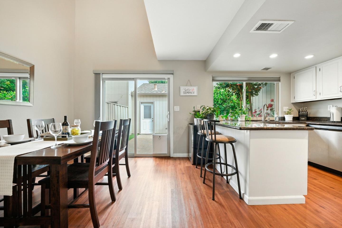 Detail Gallery Image 11 of 47 For 1522 Huddersfield Ct, San Jose,  CA 95126 - 2 Beds | 1/1 Baths