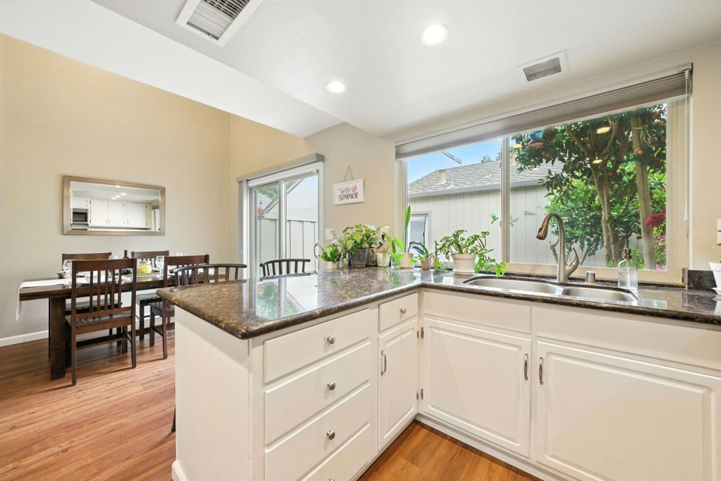 Detail Gallery Image 15 of 47 For 1522 Huddersfield Ct, San Jose,  CA 95126 - 2 Beds | 1/1 Baths