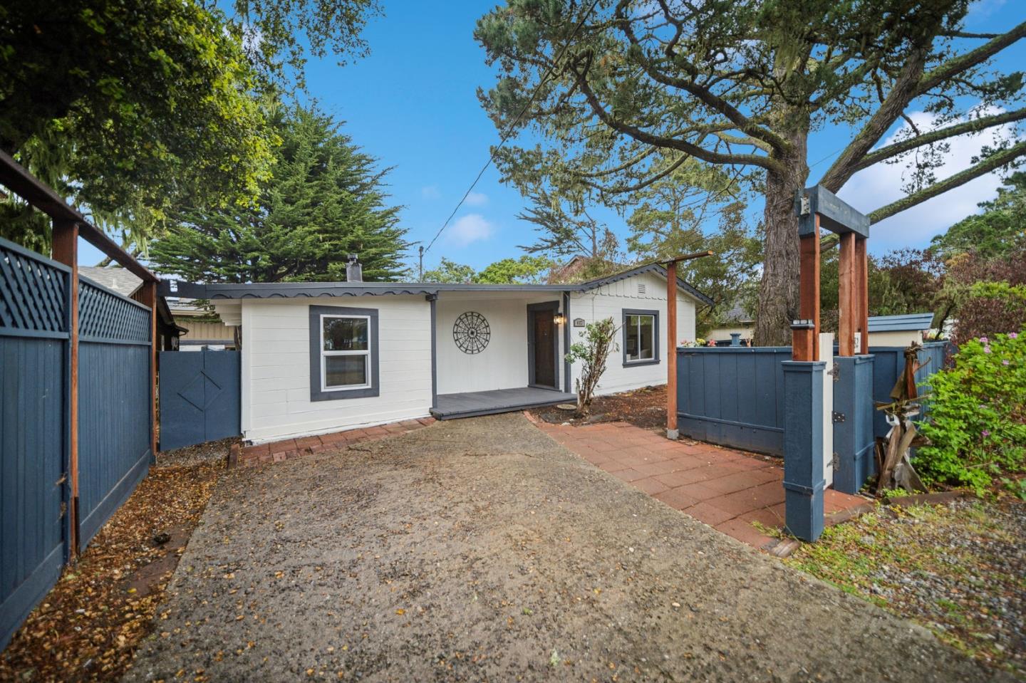 Detail Gallery Image 12 of 38 For 682 Lyndon St, Monterey,  CA 93940 - 2 Beds | 1 Baths