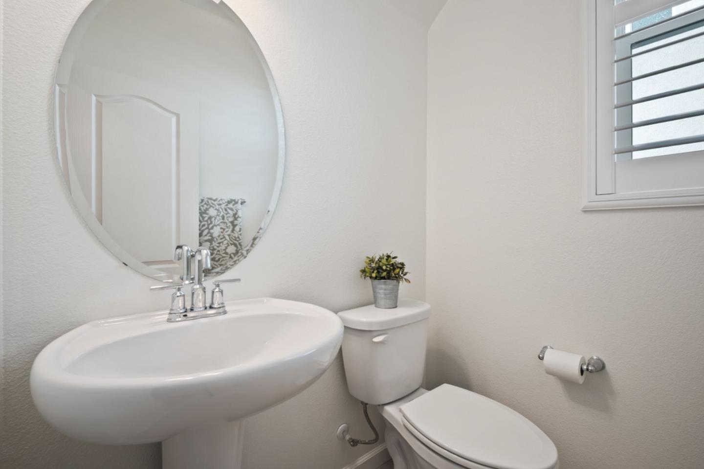 Detail Gallery Image 15 of 38 For 1060 Jan Ave, Hollister,  CA 95023 - 3 Beds | 2/1 Baths