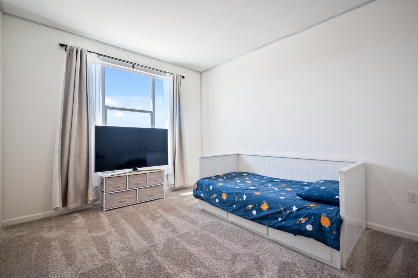 Detail Gallery Image 22 of 38 For 1060 Jan Ave, Hollister,  CA 95023 - 3 Beds | 2/1 Baths