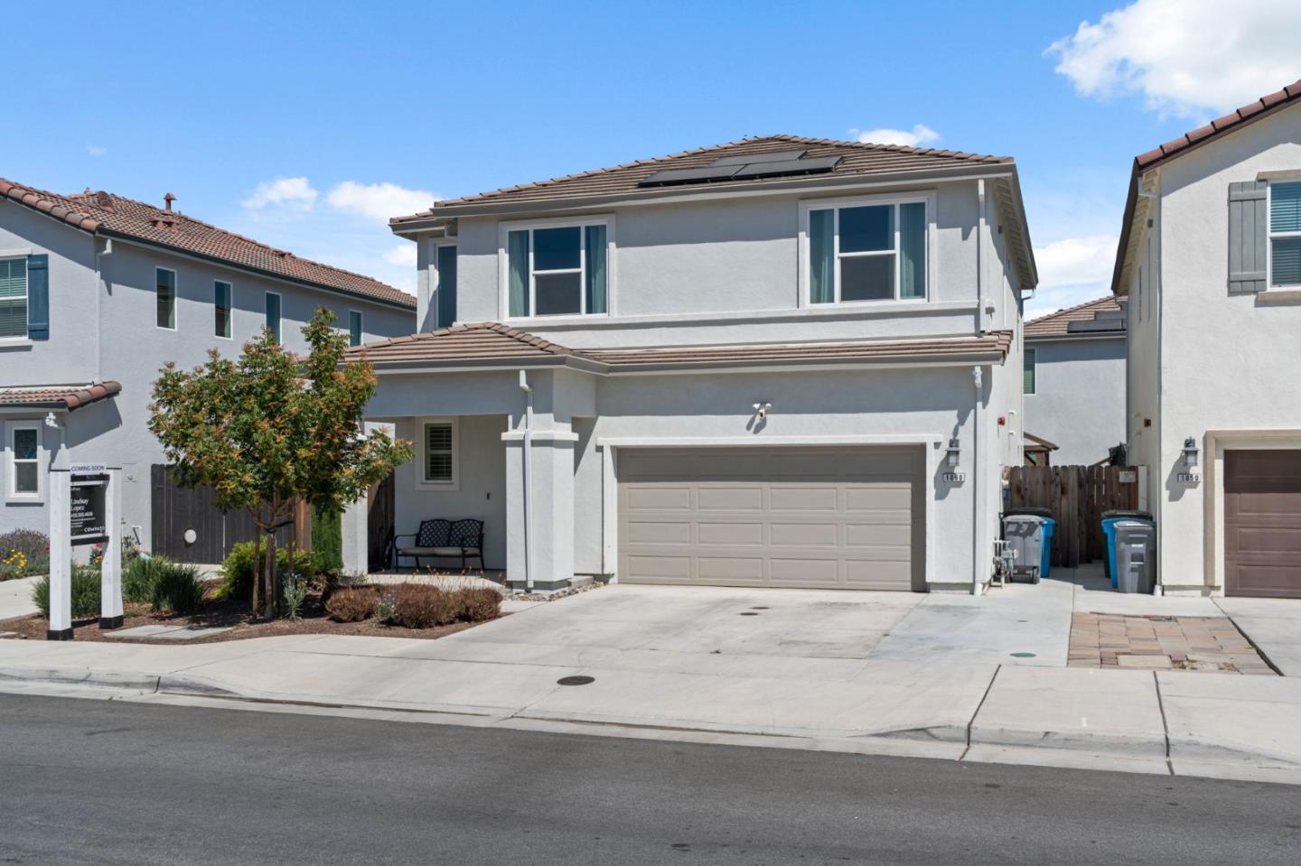 Detail Gallery Image 3 of 38 For 1060 Jan Ave, Hollister,  CA 95023 - 3 Beds | 2/1 Baths