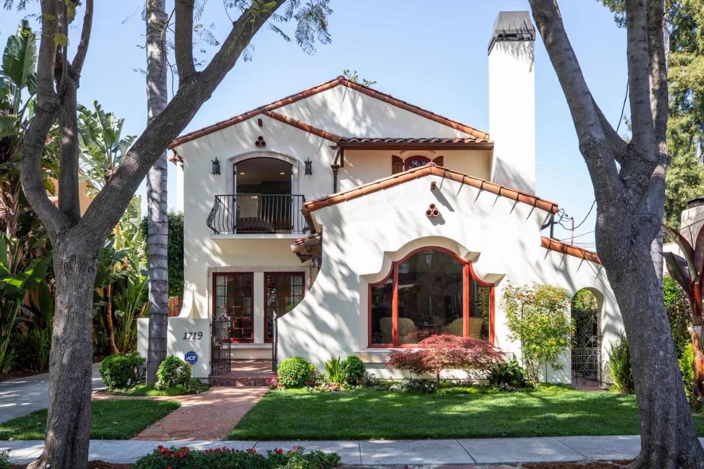 Detail Gallery Image 2 of 40 For 1719 Glen Una Ave, San Jose,  CA 95125 - 4 Beds | 3 Baths