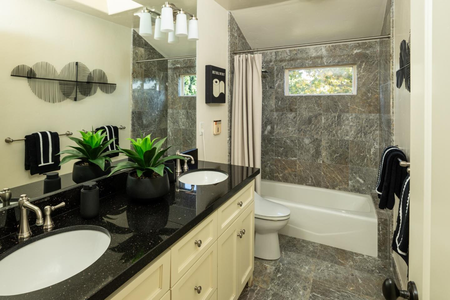 Detail Gallery Image 27 of 40 For 1719 Glen Una Ave, San Jose,  CA 95125 - 4 Beds | 3 Baths