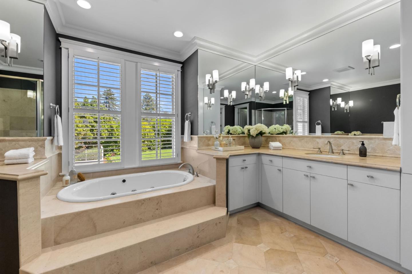 Detail Gallery Image 46 of 96 For 380 Arden Rd, Hillsborough,  CA 94010 - 4 Beds | 4/1 Baths