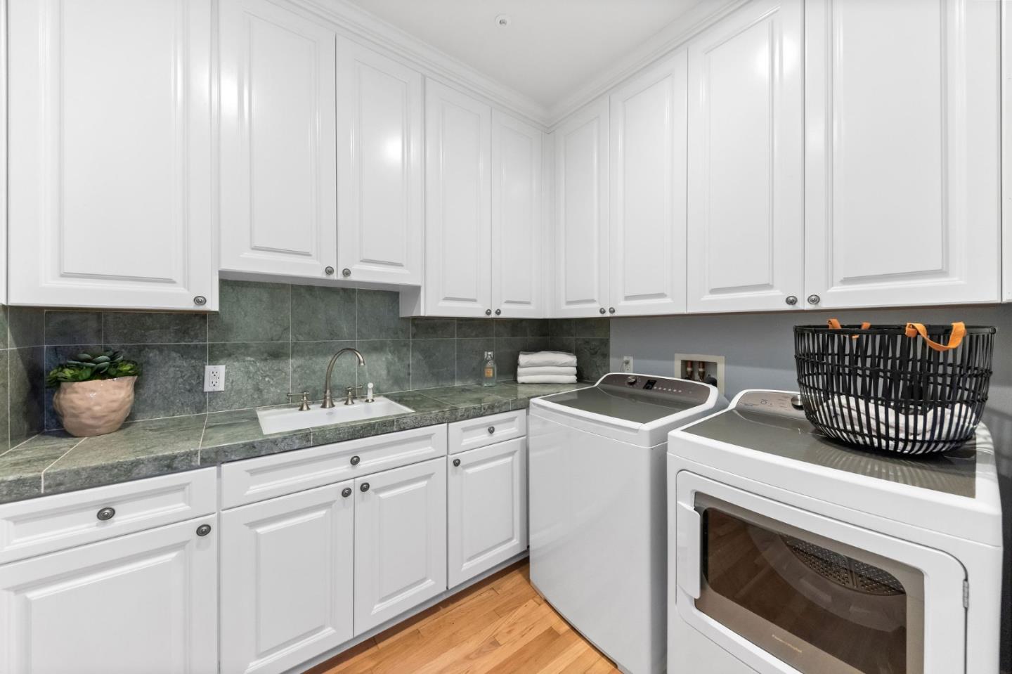 Detail Gallery Image 64 of 96 For 380 Arden Rd, Hillsborough,  CA 94010 - 4 Beds | 4/1 Baths