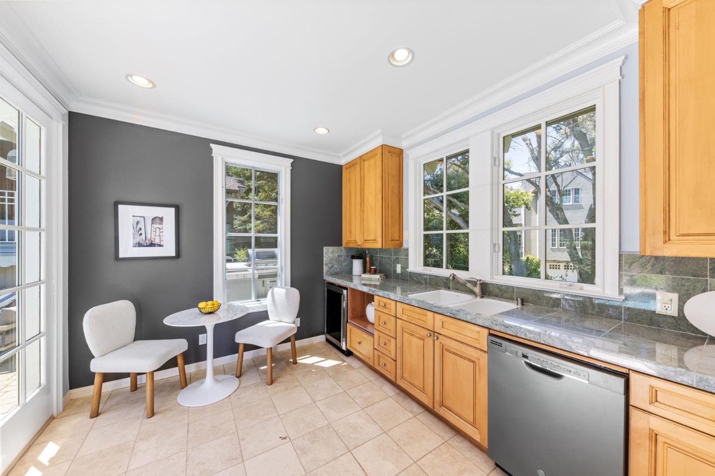 Detail Gallery Image 71 of 96 For 380 Arden Rd, Hillsborough,  CA 94010 - 4 Beds | 4/1 Baths