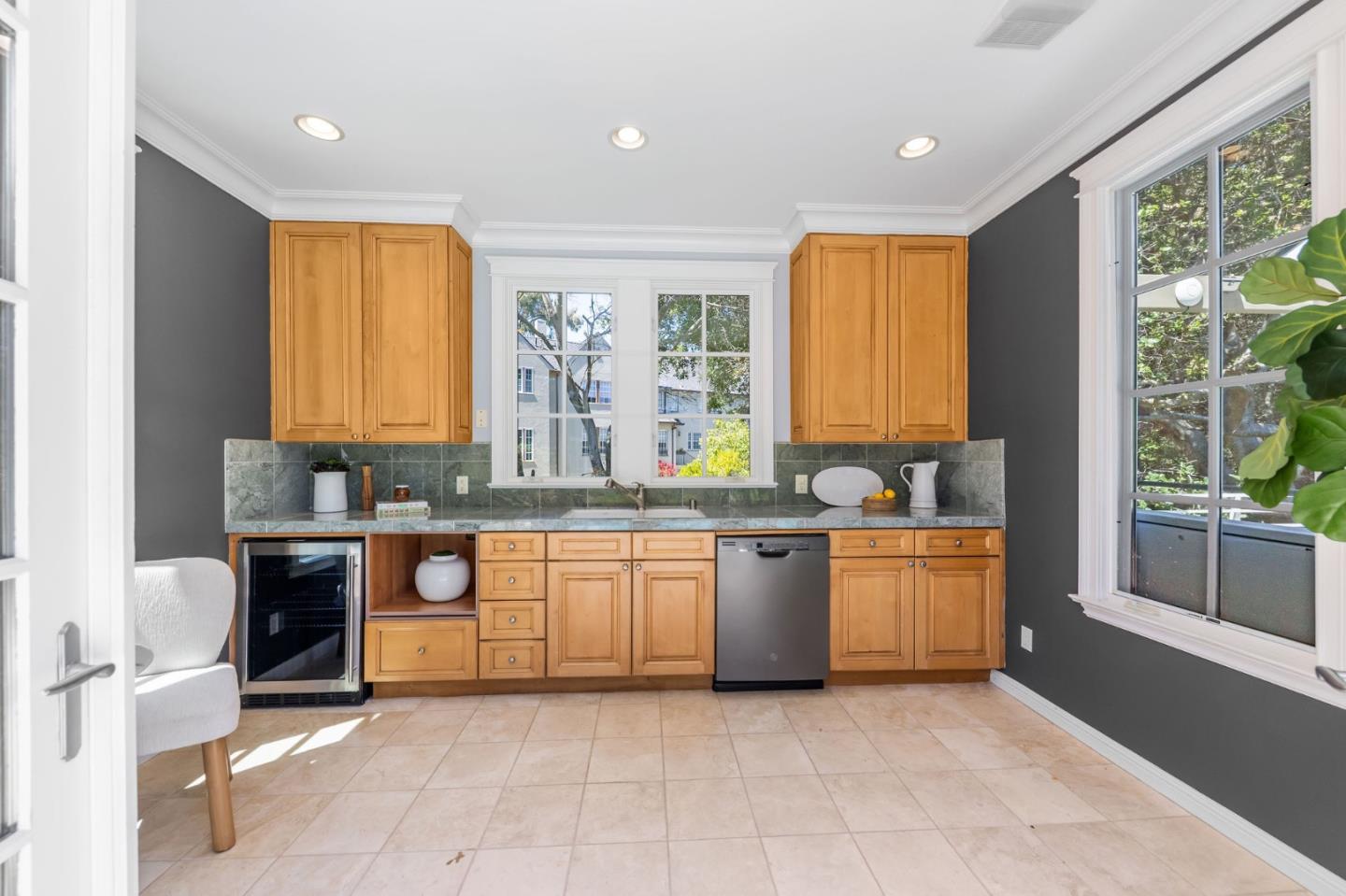 Detail Gallery Image 72 of 96 For 380 Arden Rd, Hillsborough,  CA 94010 - 4 Beds | 4/1 Baths