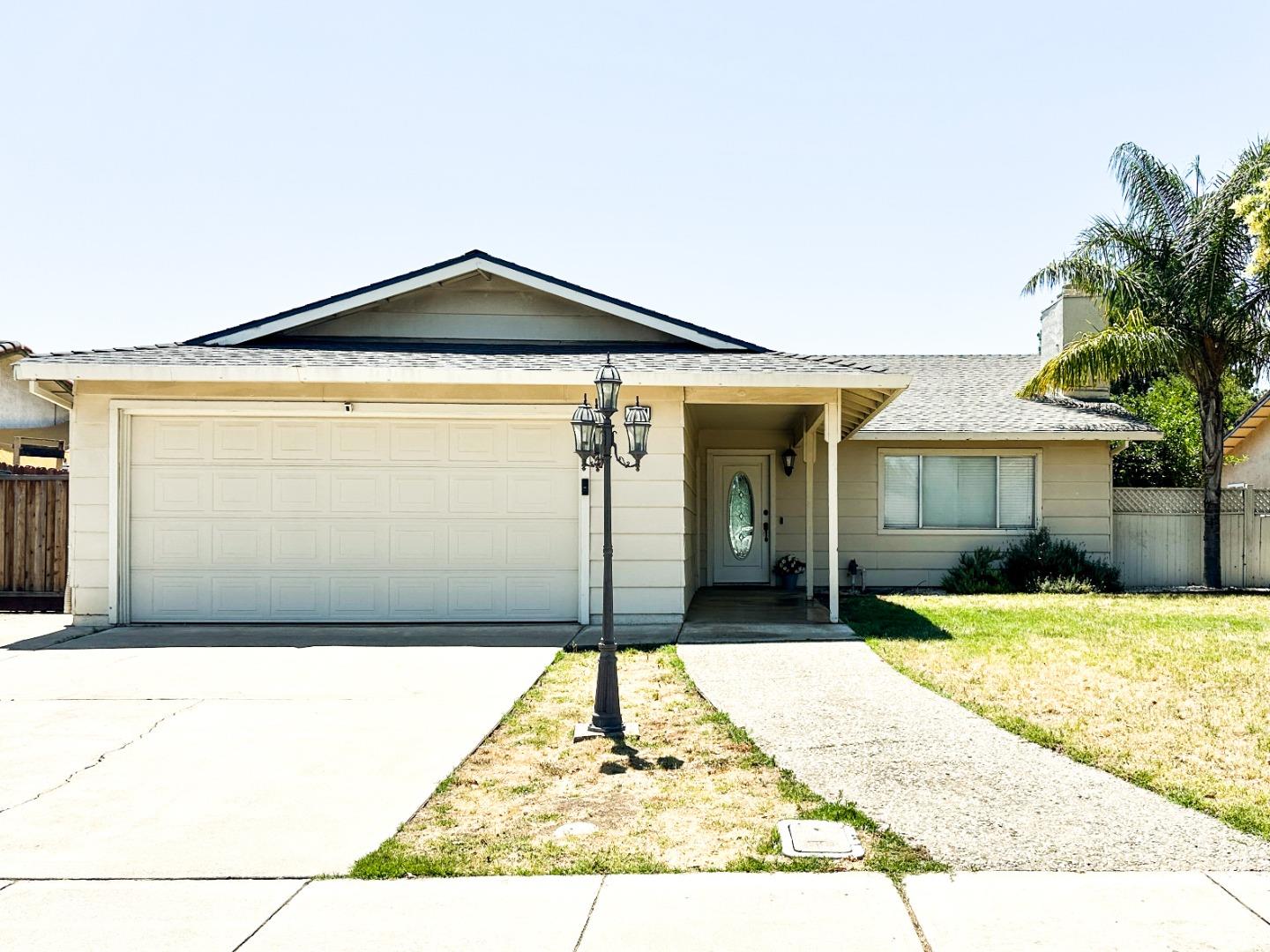 Detail Gallery Image 1 of 19 For Croyden Way, Manteca,  CA 95336 - 3 Beds | 2 Baths