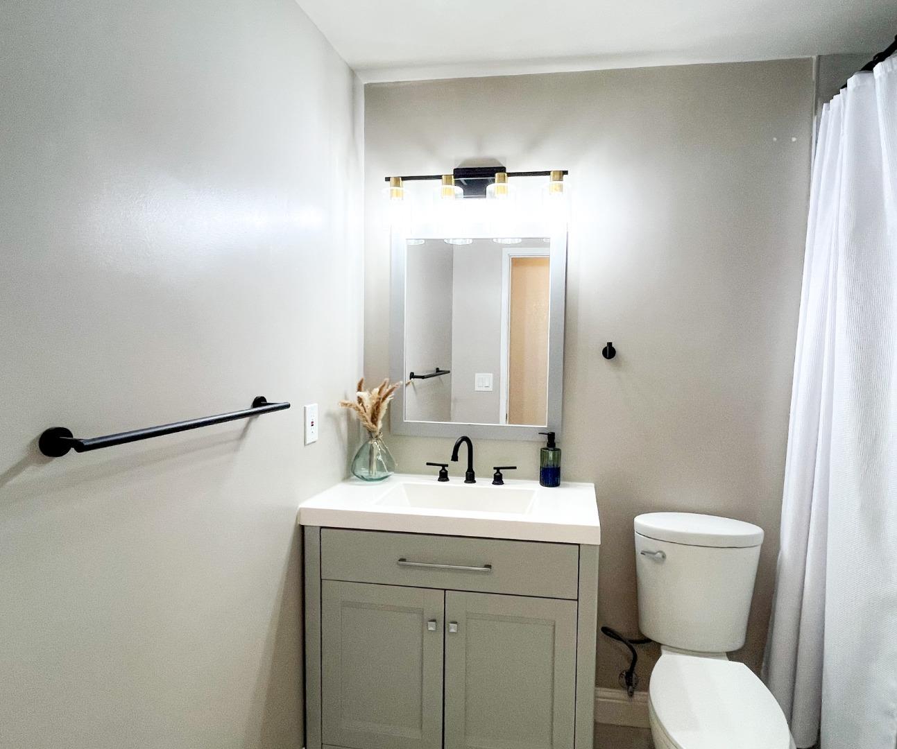 Detail Gallery Image 13 of 19 For Croyden Way, Manteca,  CA 95336 - 3 Beds | 2 Baths