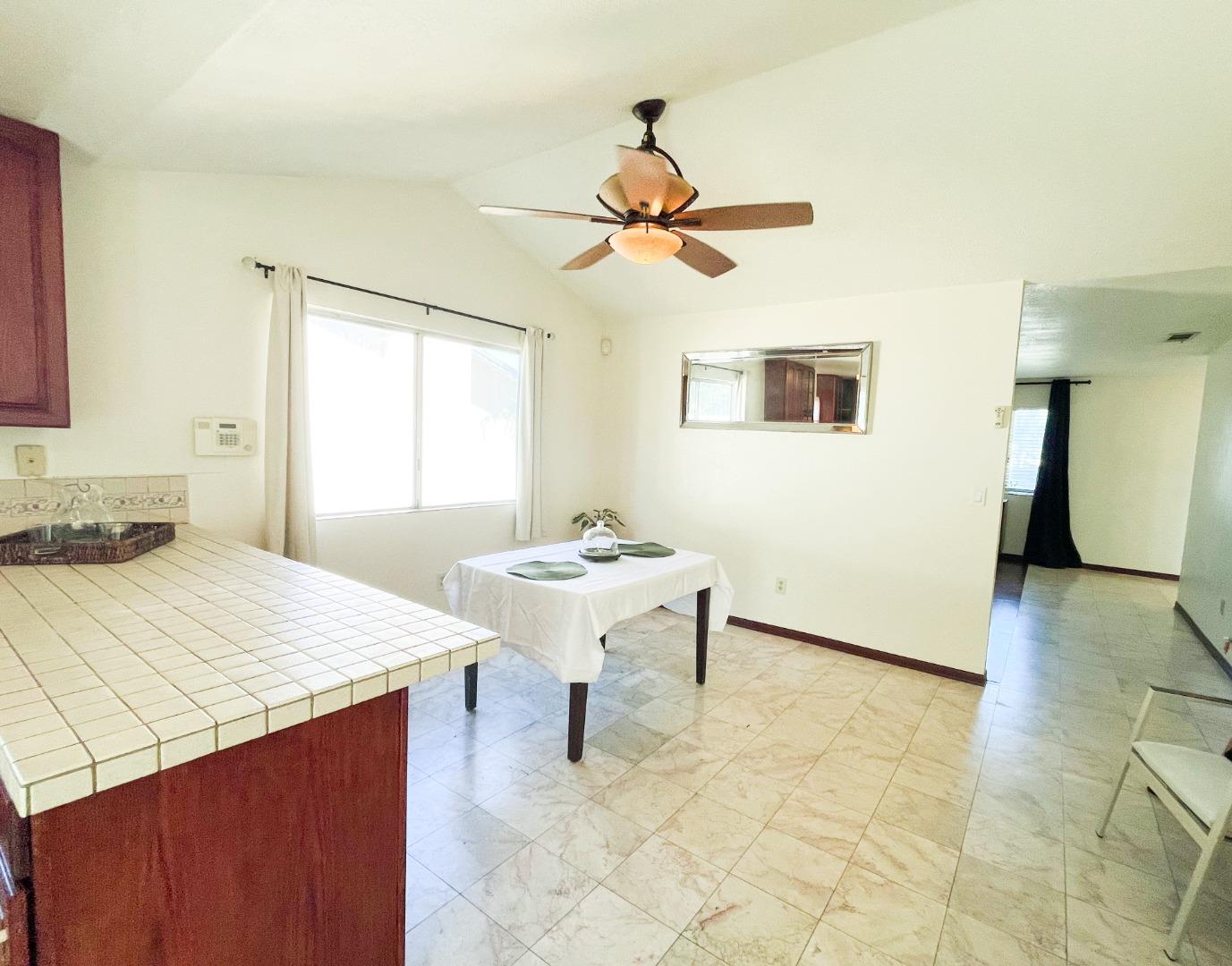 Detail Gallery Image 3 of 19 For Croyden Way, Manteca,  CA 95336 - 3 Beds | 2 Baths