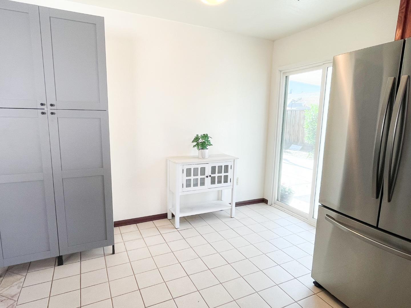 Detail Gallery Image 5 of 19 For Croyden Way, Manteca,  CA 95336 - 3 Beds | 2 Baths