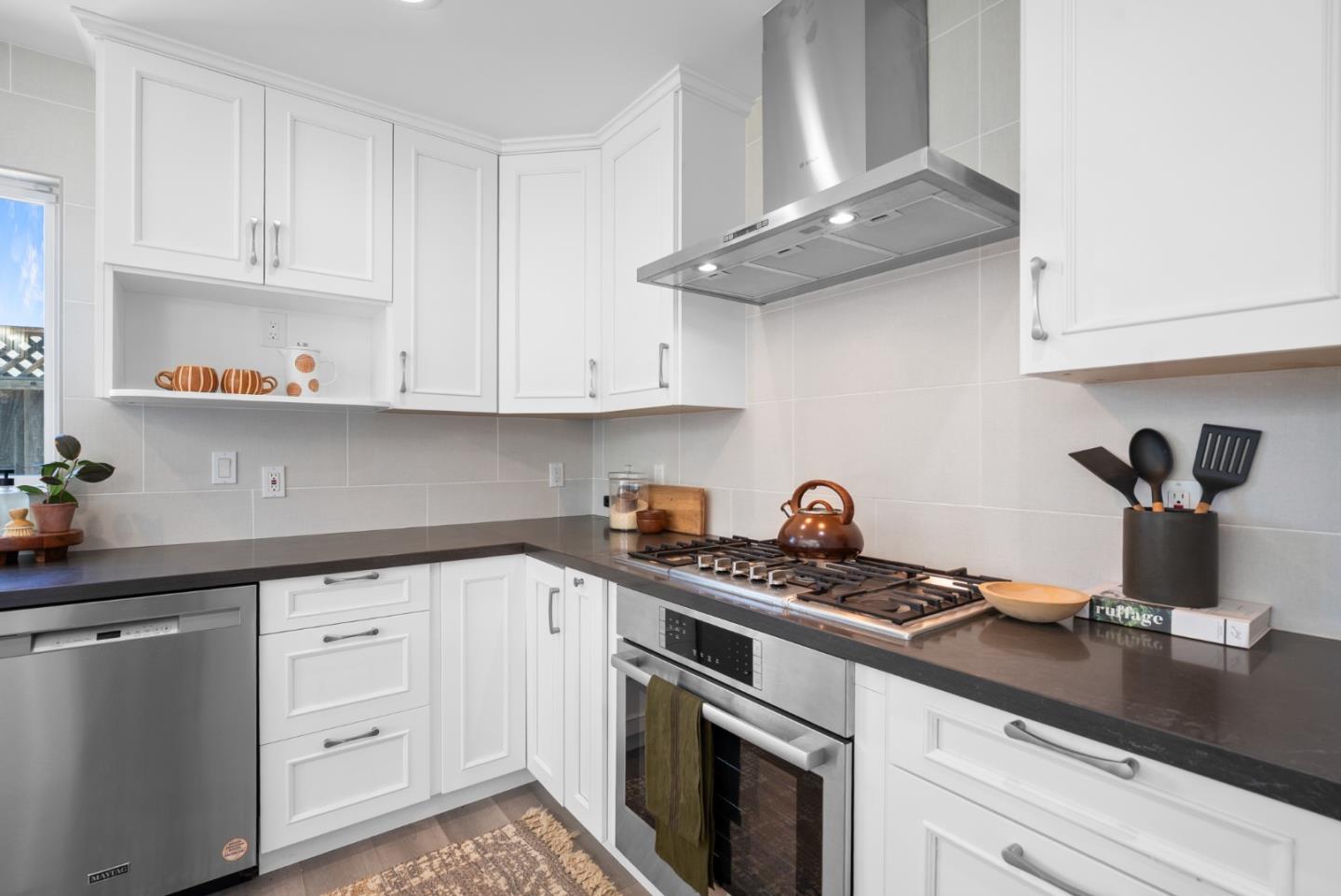 Detail Gallery Image 14 of 40 For 2293 Royaltree Cir, San Jose,  CA 95131 - 3 Beds | 2 Baths
