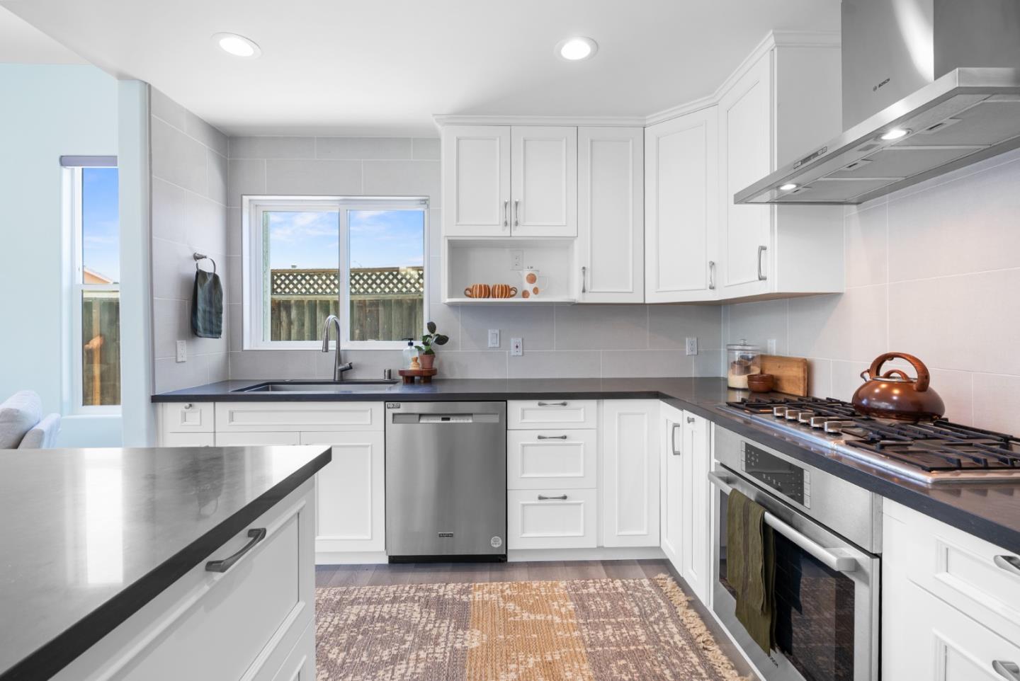 Detail Gallery Image 16 of 40 For 2293 Royaltree Cir, San Jose,  CA 95131 - 3 Beds | 2 Baths