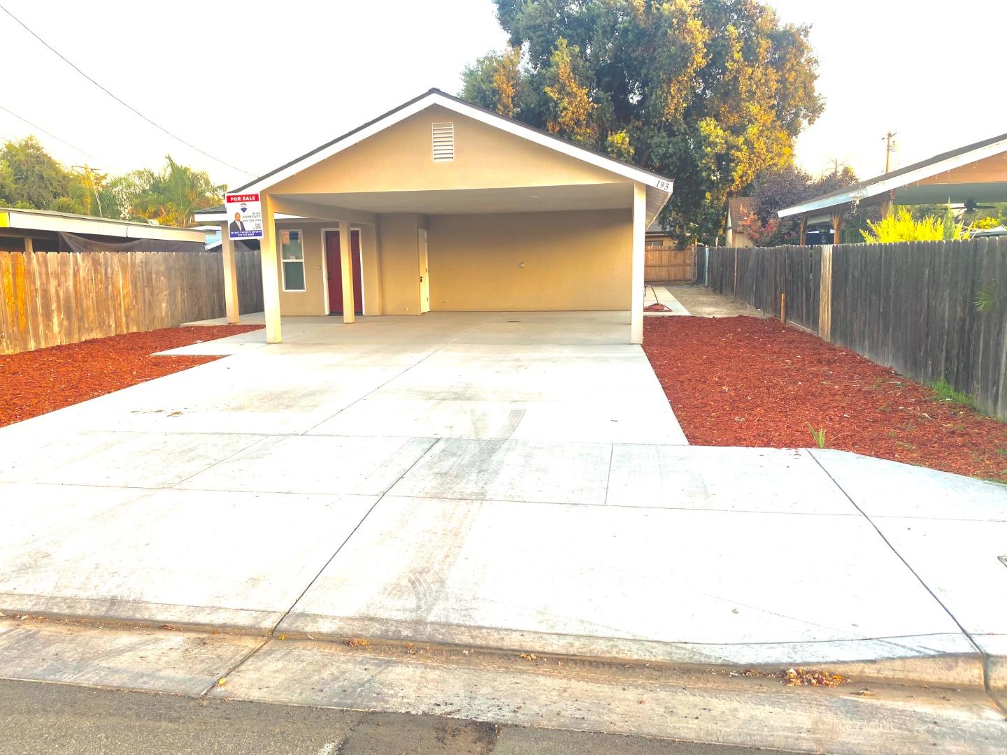 Detail Gallery Image 2 of 13 For 195 W Date Ave, Porterville,  CA 93257 - 4 Beds | 2 Baths