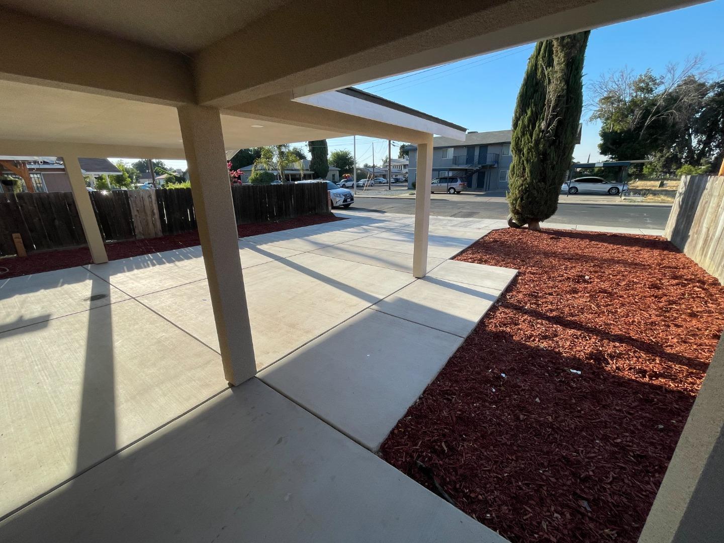 Detail Gallery Image 5 of 13 For 195 W Date Ave, Porterville,  CA 93257 - 4 Beds | 2 Baths