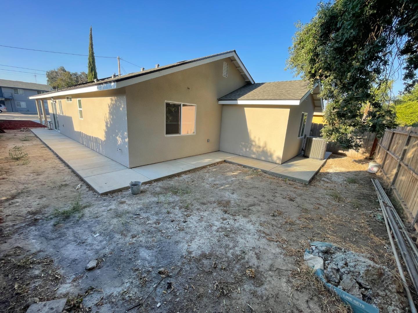 Detail Gallery Image 6 of 13 For 195 W Date Ave, Porterville,  CA 93257 - 4 Beds | 2 Baths