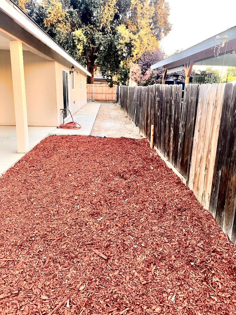 Detail Gallery Image 8 of 13 For 195 W Date Ave, Porterville,  CA 93257 - 4 Beds | 2 Baths
