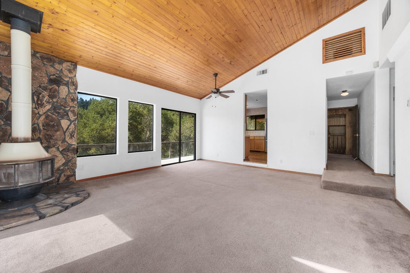 Detail Gallery Image 9 of 53 For 450 Hawk Ridge Rd, Boulder Creek,  CA 95006 - 4 Beds | 3 Baths