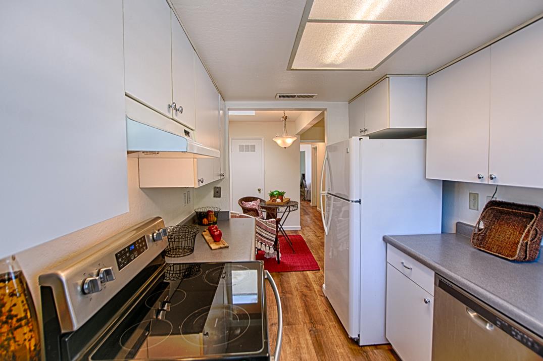 Detail Gallery Image 12 of 39 For 4223 Sea Pines Ct, Capitola,  CA 95010 - 2 Beds | 1 Baths