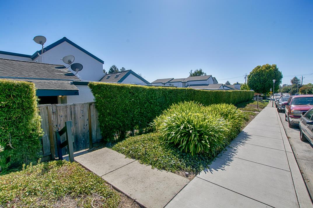 Detail Gallery Image 2 of 39 For 4223 Sea Pines Ct, Capitola,  CA 95010 - 2 Beds | 1 Baths