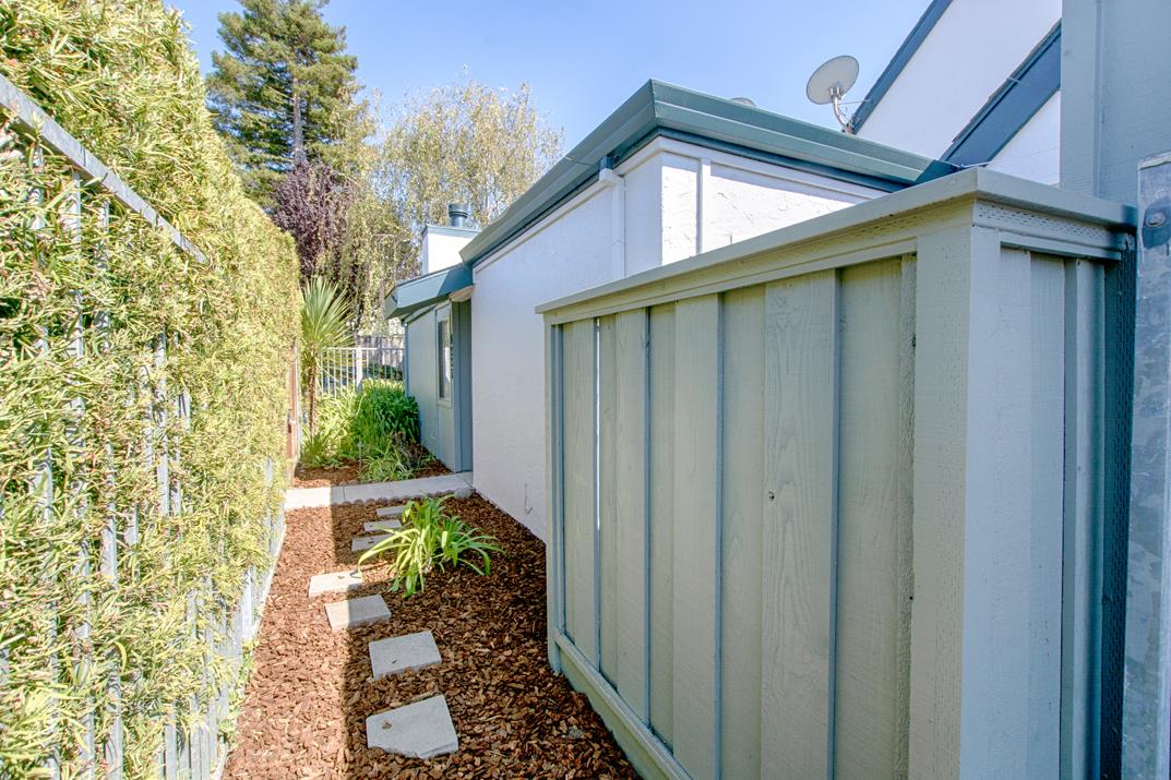 Detail Gallery Image 20 of 39 For 4223 Sea Pines Ct, Capitola,  CA 95010 - 2 Beds | 1 Baths