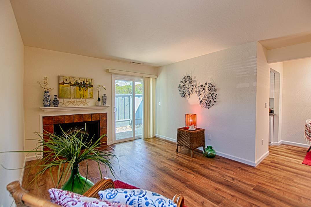 Detail Gallery Image 4 of 39 For 4223 Sea Pines Ct, Capitola,  CA 95010 - 2 Beds | 1 Baths