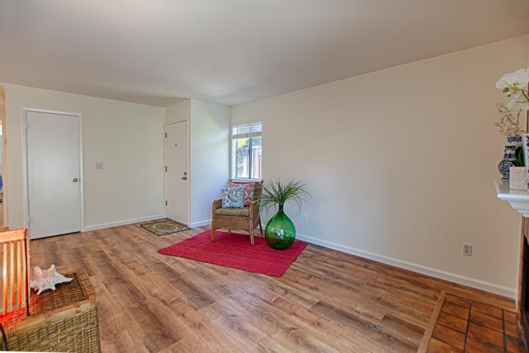 Detail Gallery Image 7 of 39 For 4223 Sea Pines Ct, Capitola,  CA 95010 - 2 Beds | 1 Baths