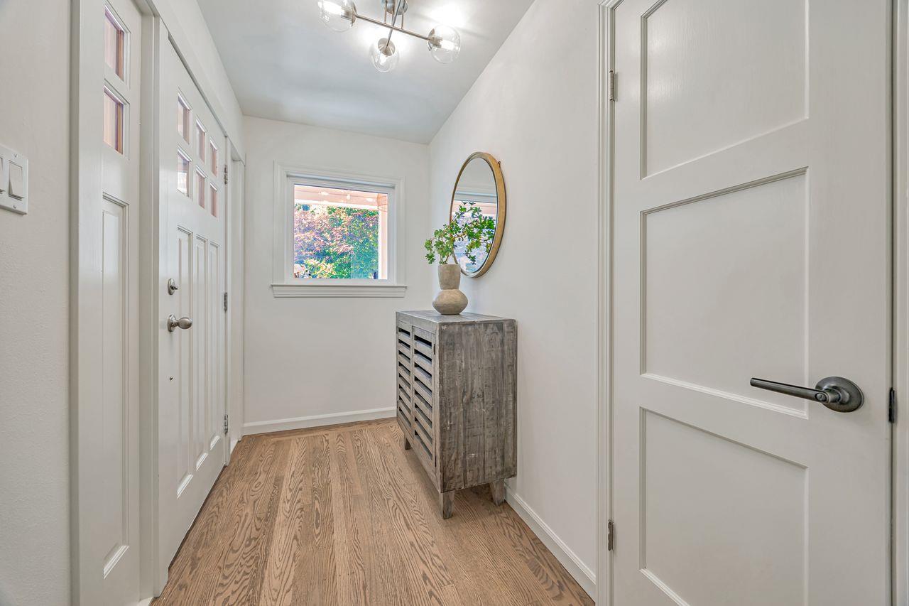 Detail Gallery Image 11 of 51 For 371 Jeter St, Redwood City,  CA 94062 - 4 Beds | 3 Baths
