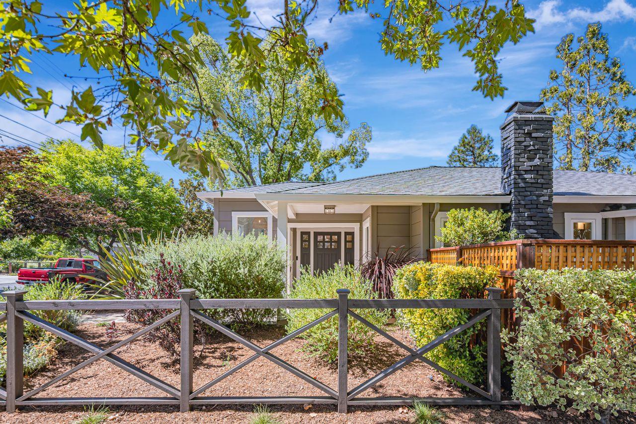 Detail Gallery Image 3 of 51 For 371 Jeter St, Redwood City,  CA 94062 - 4 Beds | 3 Baths