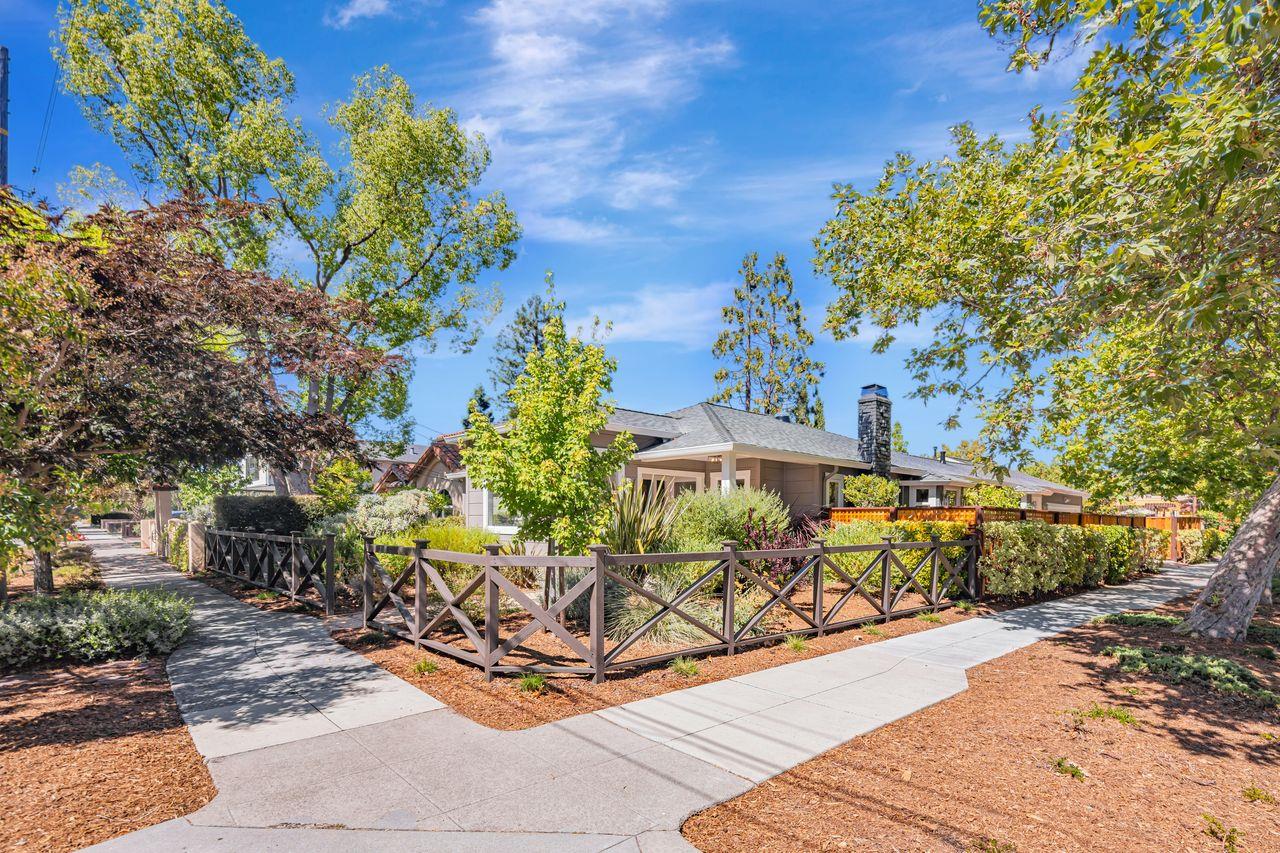 Detail Gallery Image 4 of 51 For 371 Jeter St, Redwood City,  CA 94062 - 4 Beds | 3 Baths