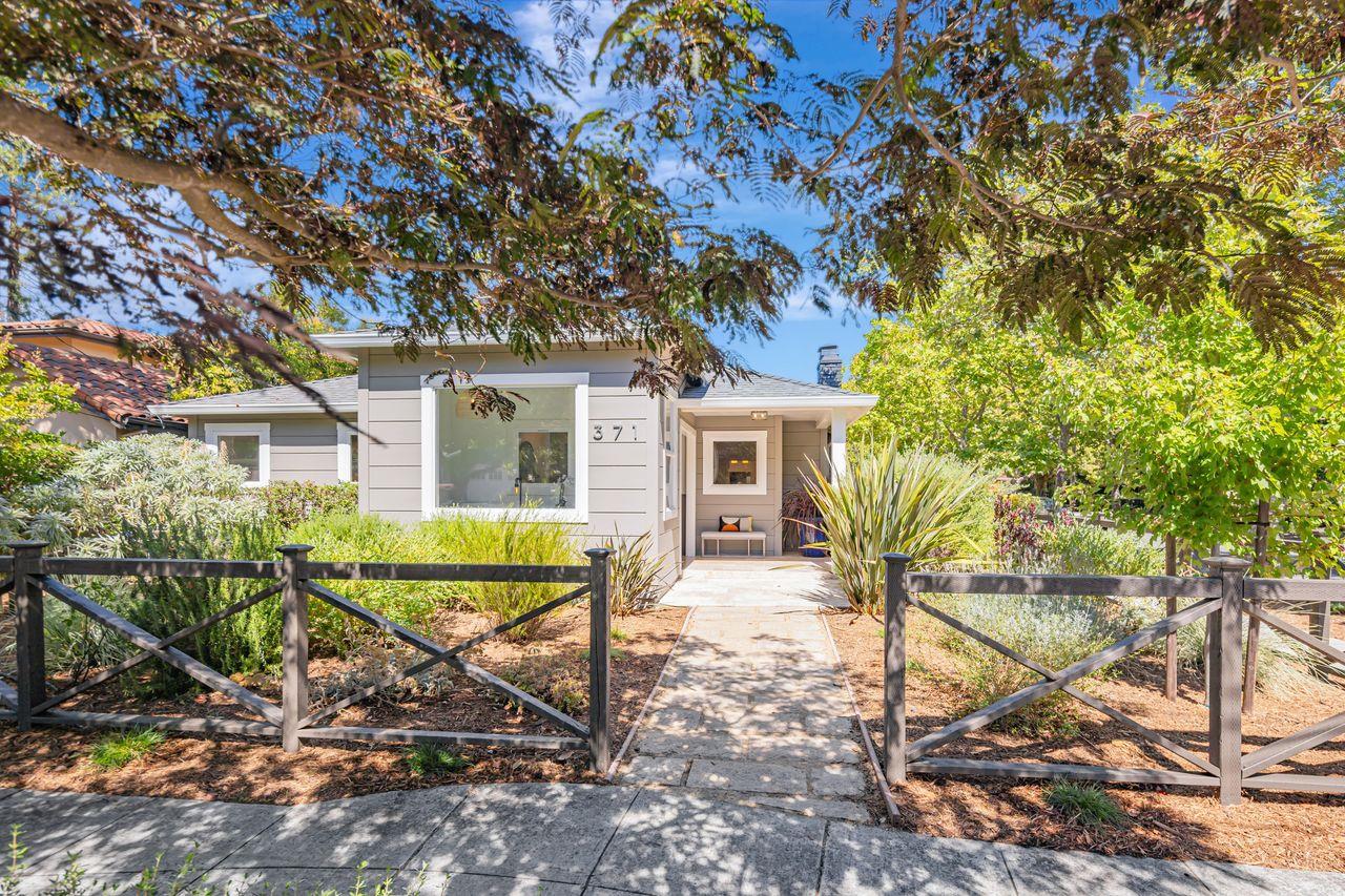 Detail Gallery Image 6 of 51 For 371 Jeter St, Redwood City,  CA 94062 - 4 Beds | 3 Baths