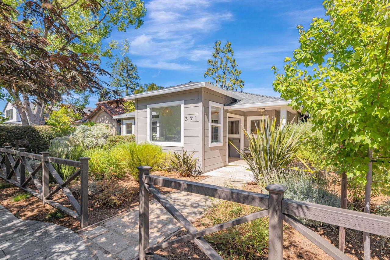 Detail Gallery Image 7 of 51 For 371 Jeter St, Redwood City,  CA 94062 - 4 Beds | 3 Baths