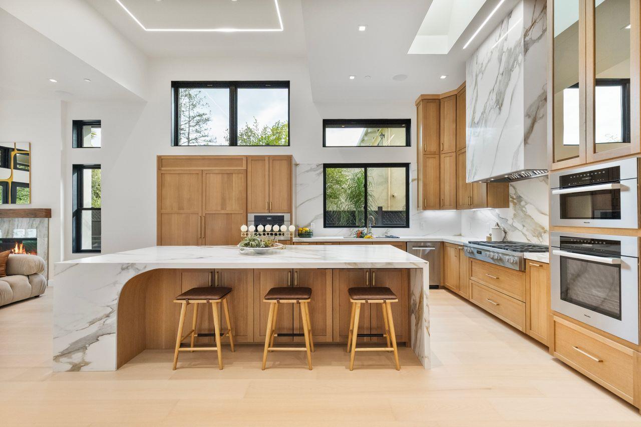 Detail Gallery Image 13 of 86 For 16108 Mays Ave, Monte Sereno,  CA 95030 - 7 Beds | 8/2 Baths